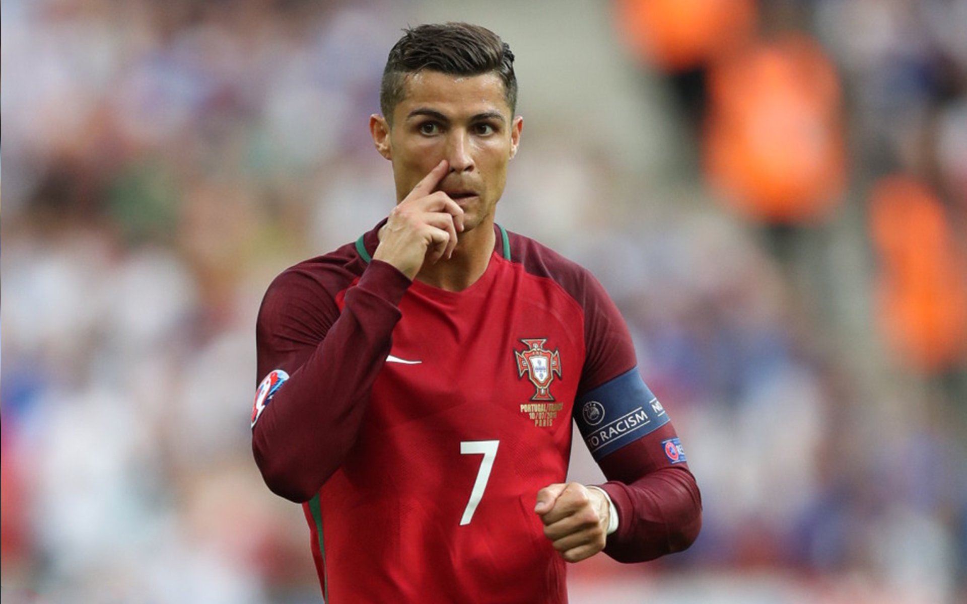 JiuyouAPP下载-球星亲子同场亮相，家庭故事感动球迷，球星儿子踢球